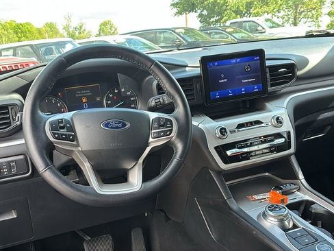 Used 2022 Ford Explorer XLT AWD/4WD image 13