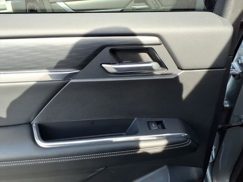 Used 2025 GMC Acadia Elevation image 8