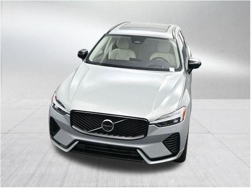 New 2026 Volvo XC60 T8 Ultra w/ Protection Package Premier AWD/4WD image 19