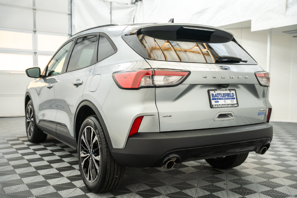 Used 2022 Ford Escape SE w/ SE Sport Appearance Package AWD/4WD image 6