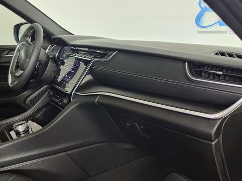 Used 2025 Jeep Grand Cherokee L Laredo w/ Trailer Tow Package image 9