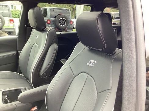 New 2026 Chrysler Pacifica Limited w/ S Appearance Package image 26