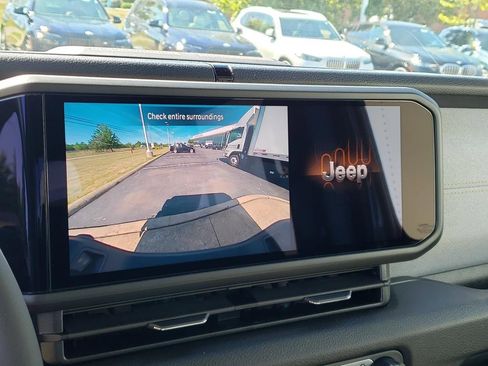 Used 2025 Jeep Gladiator Sport image 20