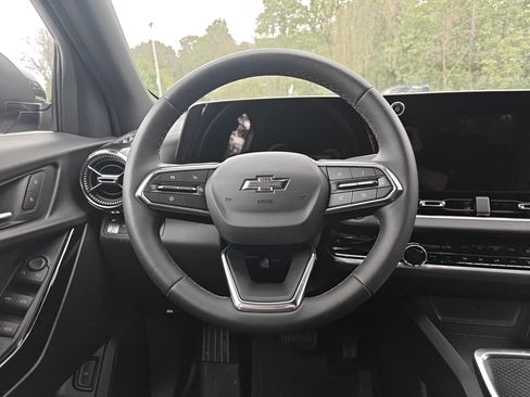 Certified 2026 Chevrolet Equinox LT w/ Convenience Package II FWD image 4