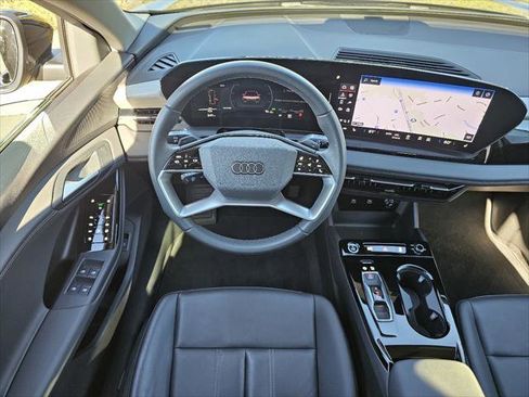 Used 2025 Audi Q6 e-tron Premium w/ Convenience Package image 5