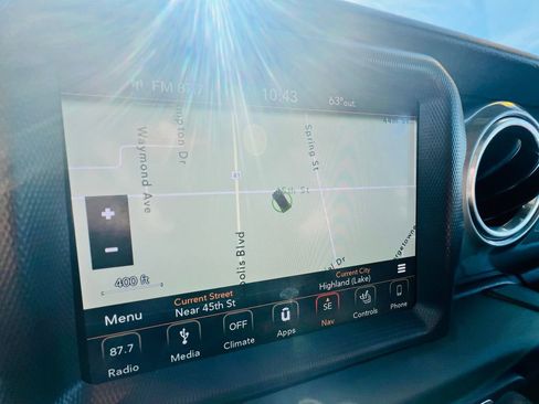 Used 2018 Jeep Wrangler Unlimited Sahara w/ Uconnect 4C Nav & Sound Group image 27