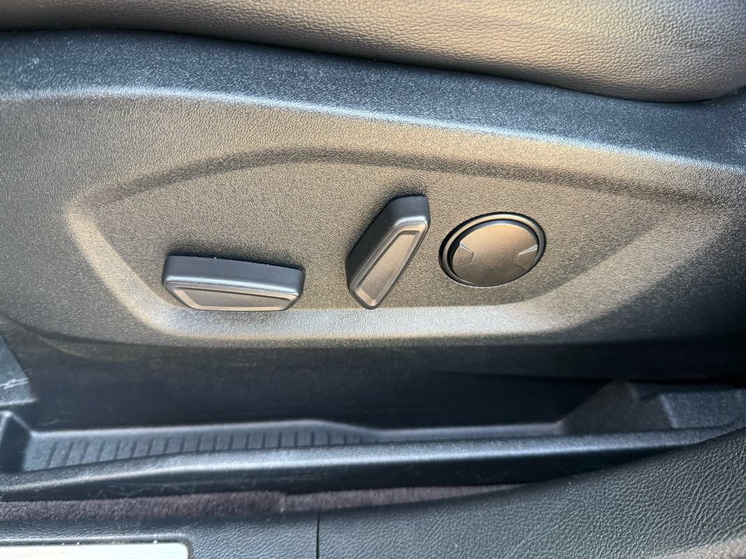 Used 2020 Ford Edge Titanium FWD image 18