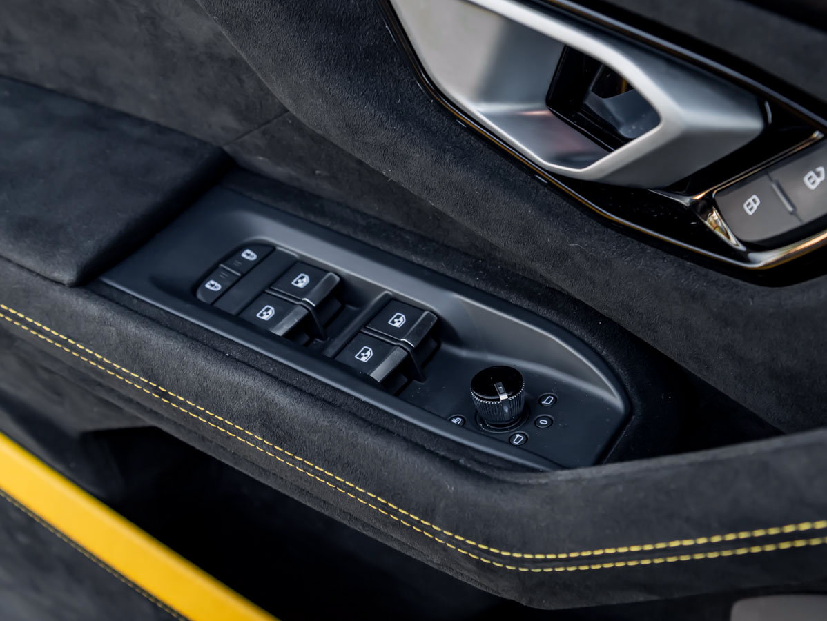 Used 2024 Lamborghini Urus Performante AWD/4WD image 29