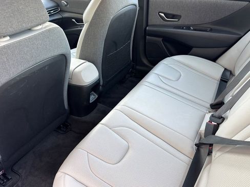 Used 2025 Hyundai Elantra Limited image 9