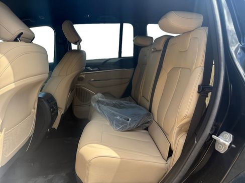 New 2026 Jeep Grand Cherokee Limited w/ Trailer Tow Package AWD/4WD image 13