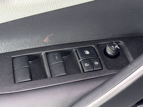 Used 2024 Toyota Corolla SE w/ Convenience Package image 13