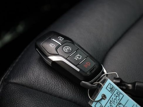 Used 2017 Ford Explorer XLT w/ Equipment Group 202A image 30