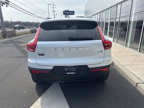 Certified 2025 Volvo XC40 B5 Plus AWD/4WD image 4