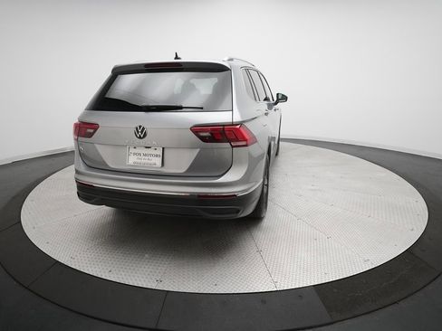 Used 2024 Volkswagen Tiguan SE image 36