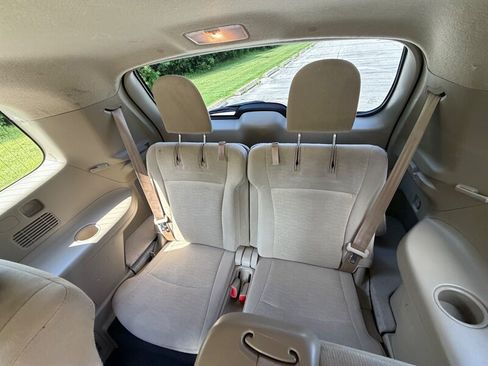 Used 2013 Toyota Highlander Plus AWD/4WD image 24