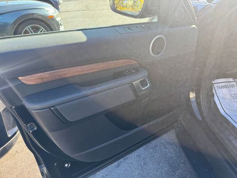 Used 2018 Land Rover Discovery HSE image 26