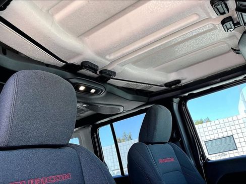 Certified 2025 Jeep Wrangler Unlimited Rubicon w/ Convenience Group AWD/4WD image 14