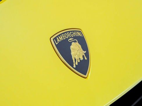 Used 2024 Lamborghini Urus Performante AWD/4WD image 58