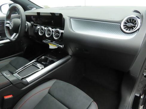 Certified 2025 Mercedes-Benz GLA 250 GLA 250 image 17