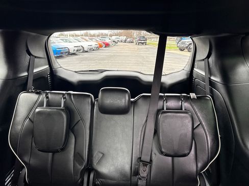 Used 2025 Chrysler Pacifica Premium image 15