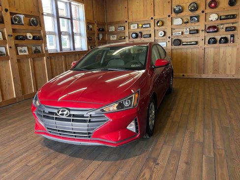 Used 2019 Hyundai Elantra SE FWD image 3