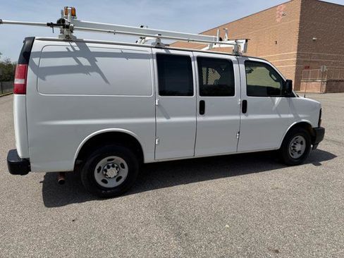 Used 2017 Chevrolet Express 2500 image 38