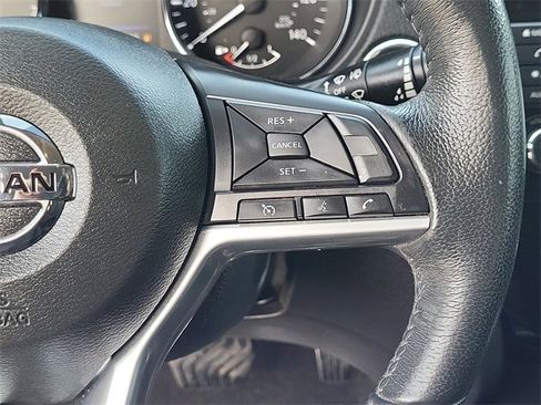 Used 2018 Nissan Rogue SV image 13