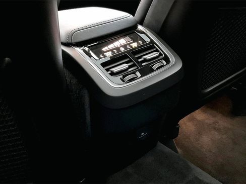 Certified 2023 Volvo XC60 B5 Ultimate image 10