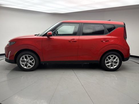 Used 2025 Kia Soul LX w/ LX Technology Package FWD image 2
