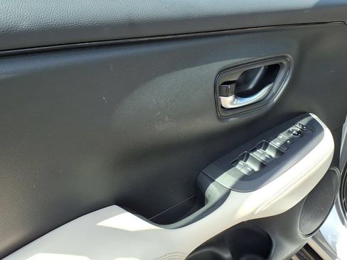 Used 2023 Honda HR-V LX image 5