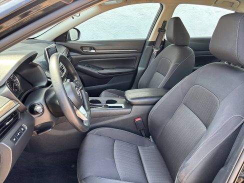 Used 2025 Nissan Altima 2.5 SV FWD image 27