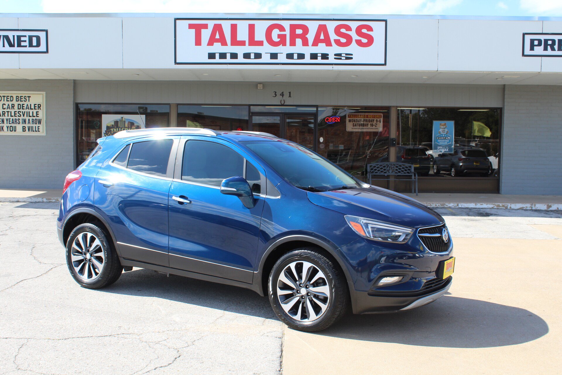Used 2019 Buick Encore Essence w/ Safety Package II AWD/4WD image 2