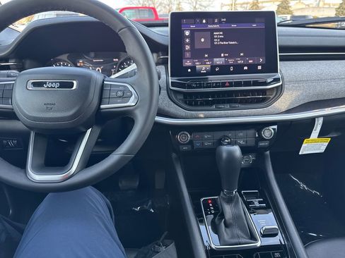Certified 2023 Jeep Compass Latitude image 19