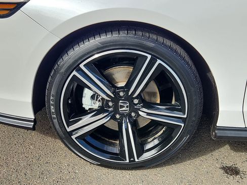 Used 2023 Honda Accord Sport image 9