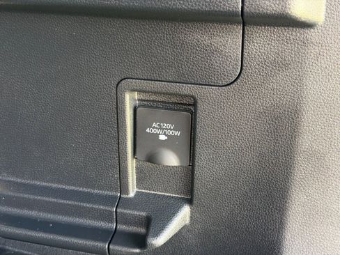 Used 2025 Toyota Sequoia Platinum image 39