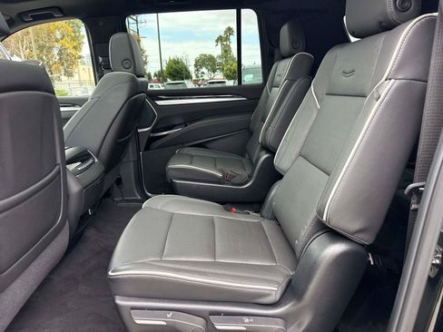 Used 2025 Cadillac Escalade ESV Sport AWD/4WD image 12