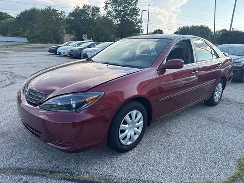 Used 2005 Toyota Camry LE FWD image 1