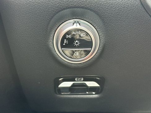Certified 2025 Mercedes-Benz C 300 4MATIC Sedan image 31