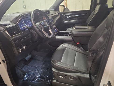 Used 2024 GMC Yukon XL Denali image 12