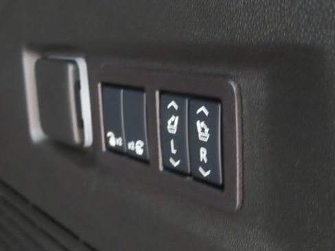 Used 2026 Chevrolet Tahoe High Country AWD/4WD image 32
