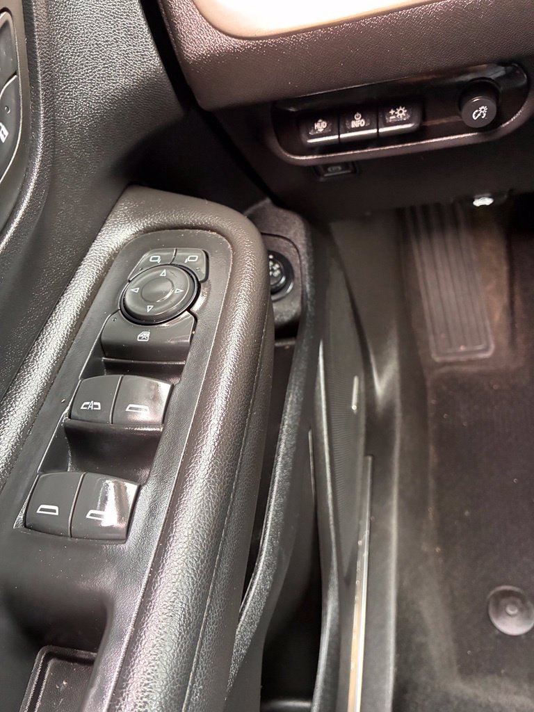 Used 2023 GMC Terrain Denali AWD/4WD image 31