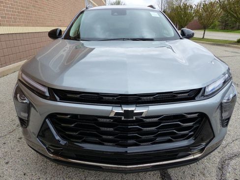 Used 2025 Chevrolet Trax ACTIV w/ Sunroof Package FWD image 13