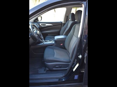 Used 2019 Nissan Pathfinder SV image 16