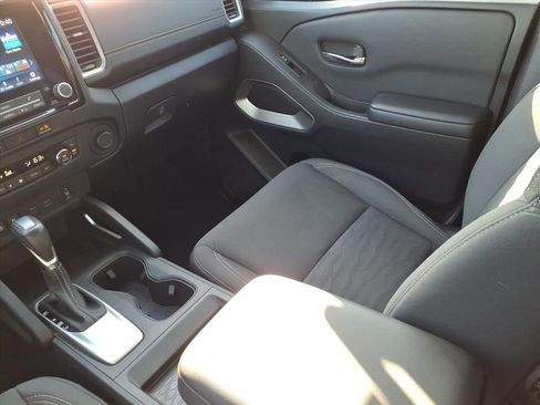 Used 2024 Nissan Frontier SV w/ SV Convenience Package image 17