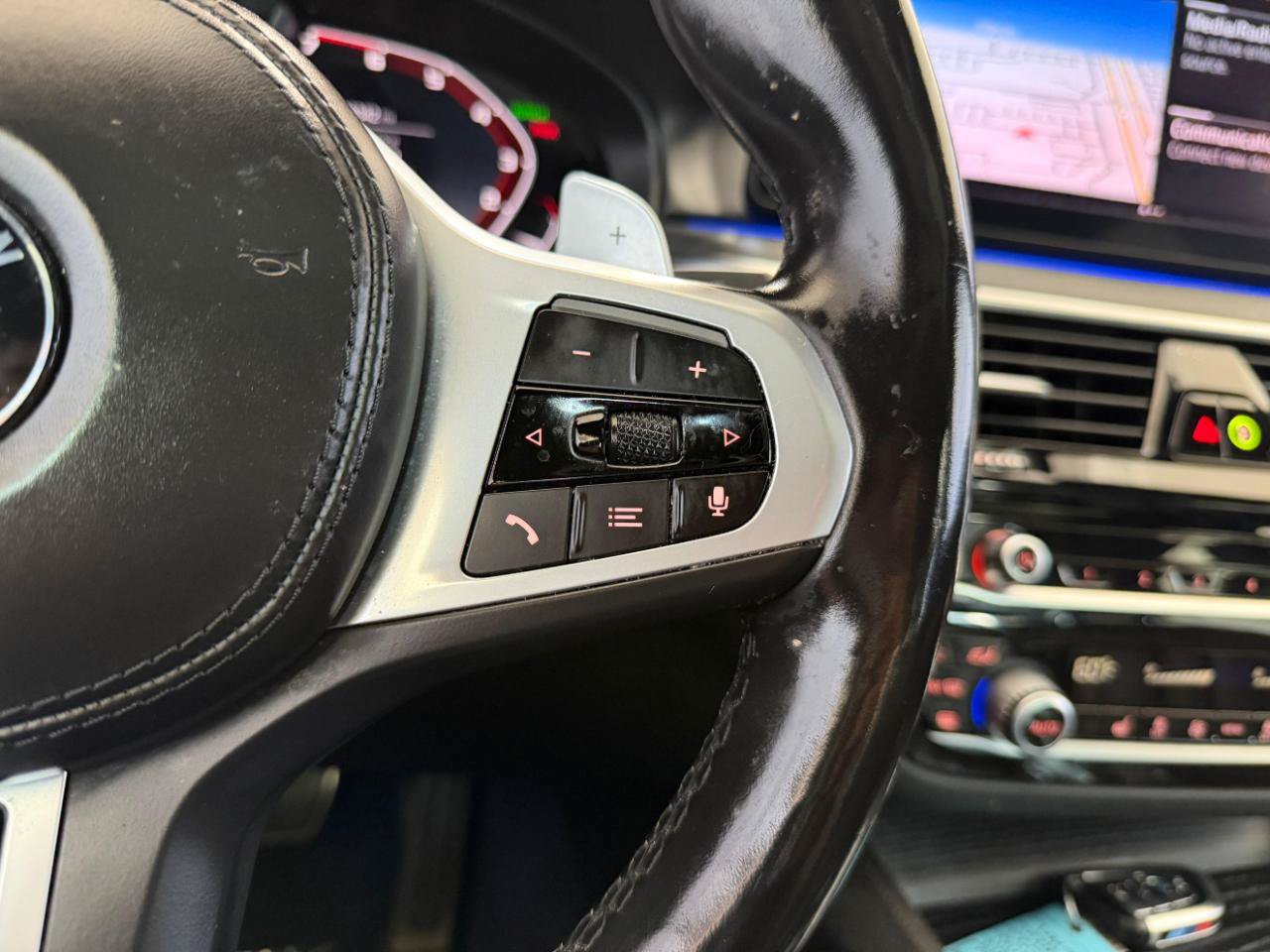 Used 2022 BMW M550i xDrive AWD/4WD image 33