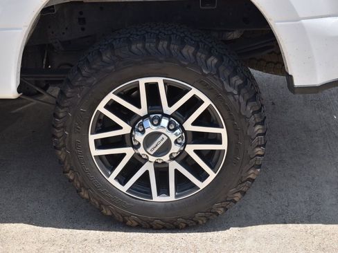 Used 2019 Ford F250 Lariat w/ Lariat Ultimate Package AWD/4WD image 12