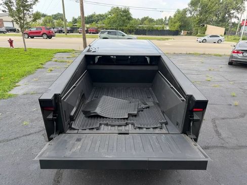 Used 2024 Tesla Cybertruck AWD Crew Cab image 21