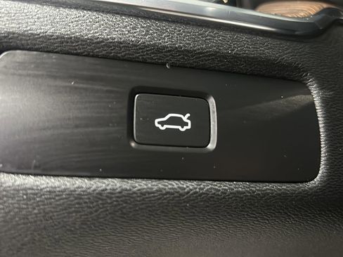 Used 2023 Volvo XC60 B5 Plus AWD/4WD image 17