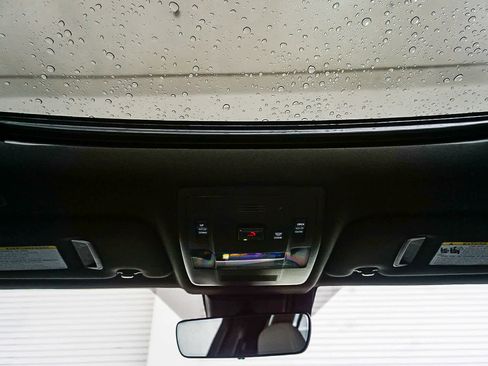 Used 2023 Lexus UX 250h image 9