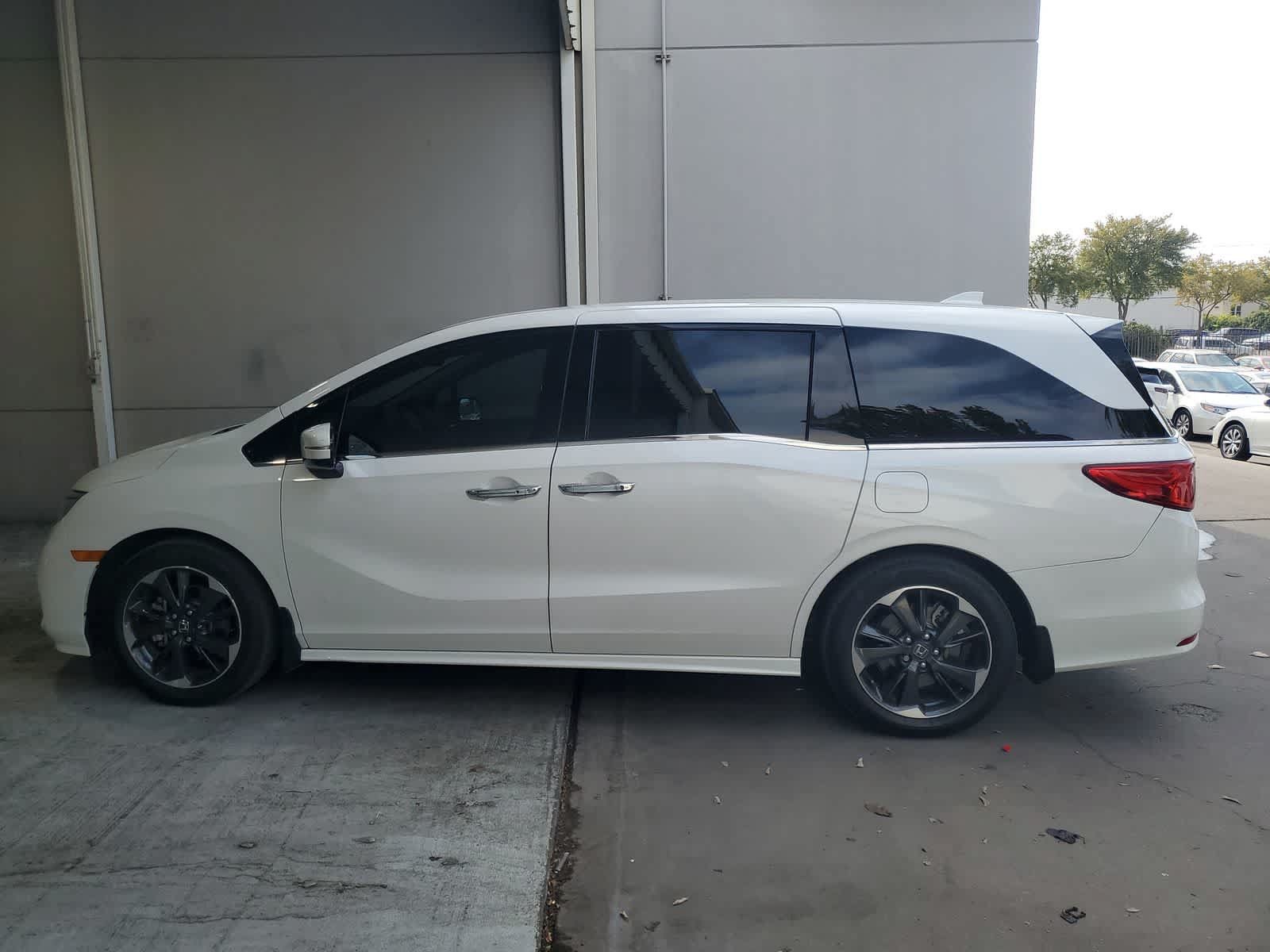 Used 2024 Honda Odyssey Elite image 3